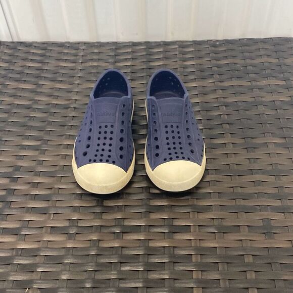 Native Jeffersons kid size 9 - Picture 1 of 7